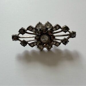 Vintage-Inspired Black and Silver Crystal Floral Ring